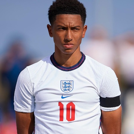 Jobe Bellingham has an athletic body build.